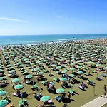 Apartman Beachfront Cozy Flat 1-bedroom With Balcony