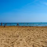 Beachfront Cozy Flat 1-bedroom With Balcony Apartman *