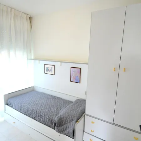 Beachfront Cozy Flat 1-bedroom With Balcony アパート ビビオーネ