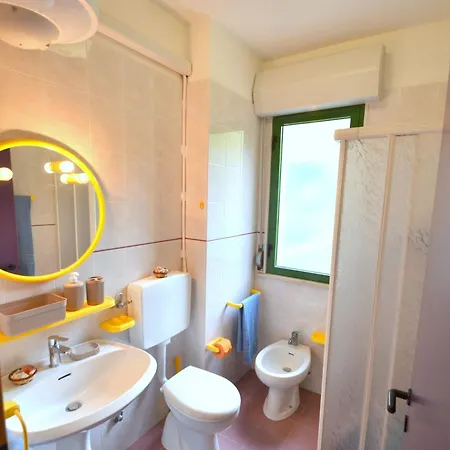Beachfront Cozy Flat 1-bedroom With Balcony アパート