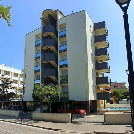 Апартаменты Beachfront Cozy Flat 1-bedroom With Balcony