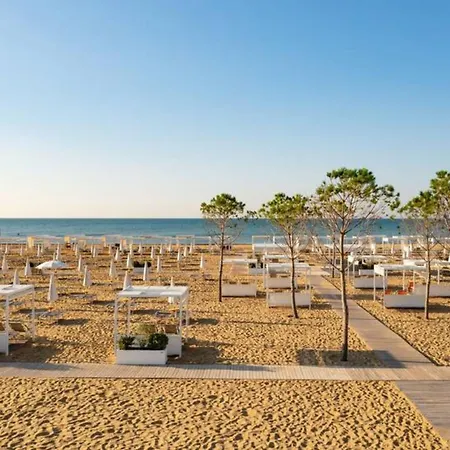 Апартаменты Beachfront Cozy Flat 1-bedroom With Balcony *