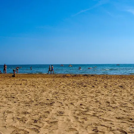 Beachfront Cozy Flat 1-bedroom With Balcony アパート *