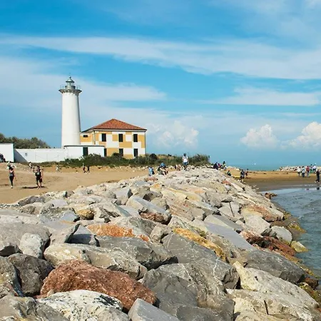 Beachfront Cozy Flat 1-bedroom With Balcony Bibione