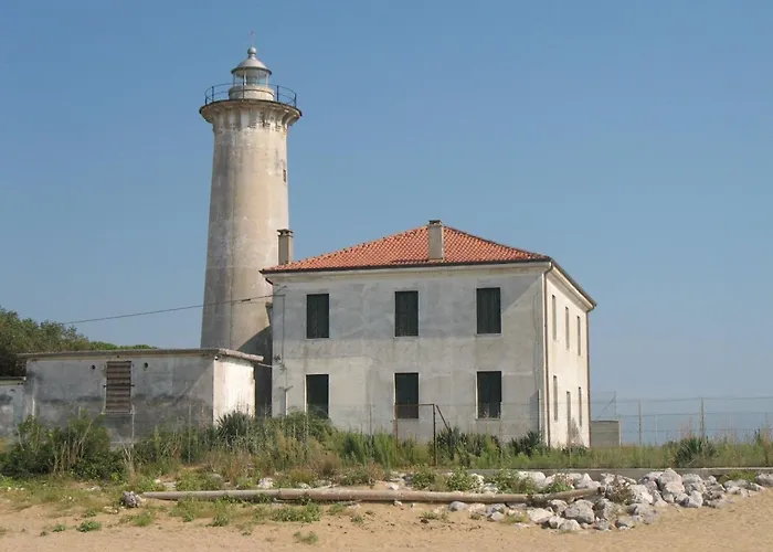 Beachfront Cozy Flat 1-bedroom With Balcony Бибионе